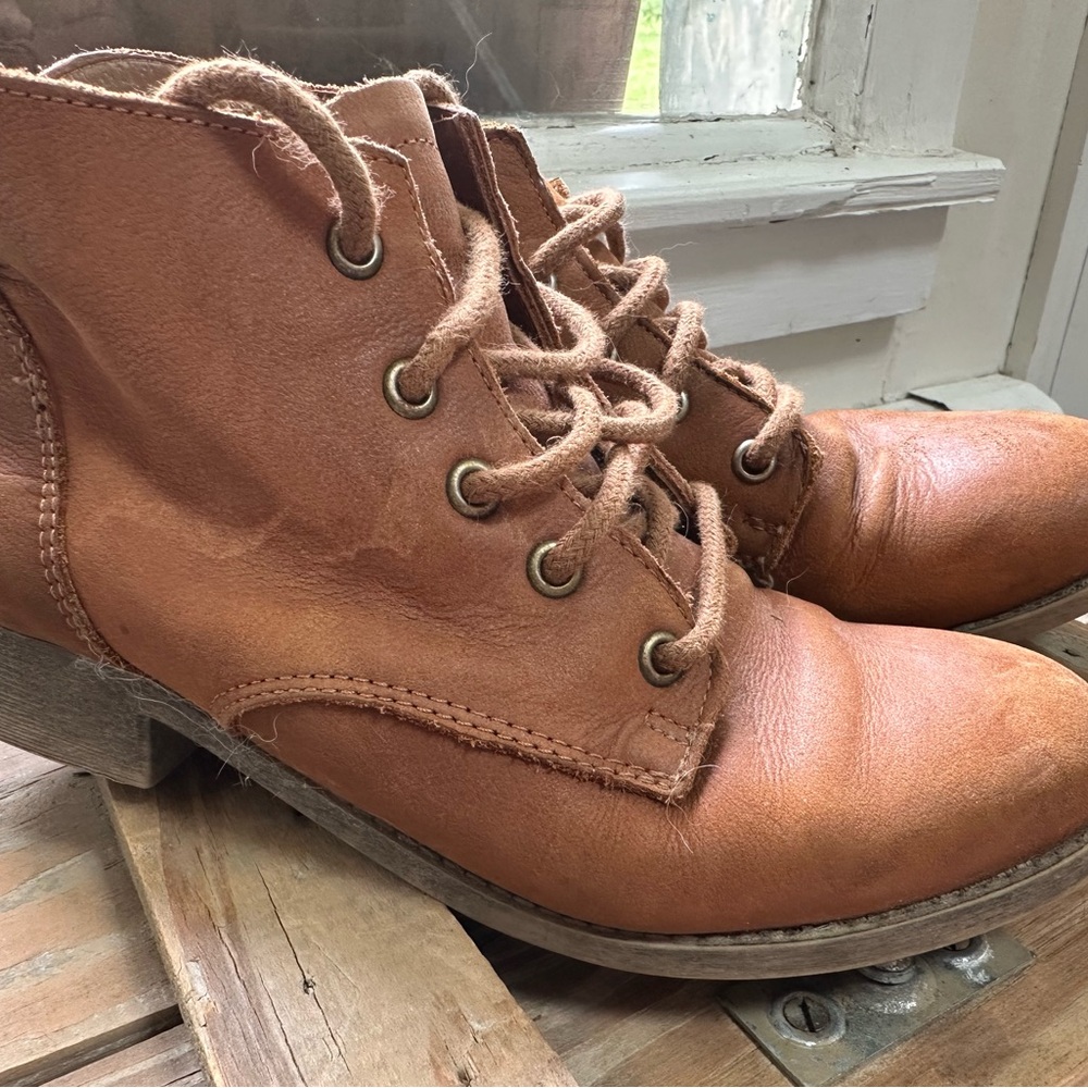 Steve Madden Tan Leather Ankle Boots